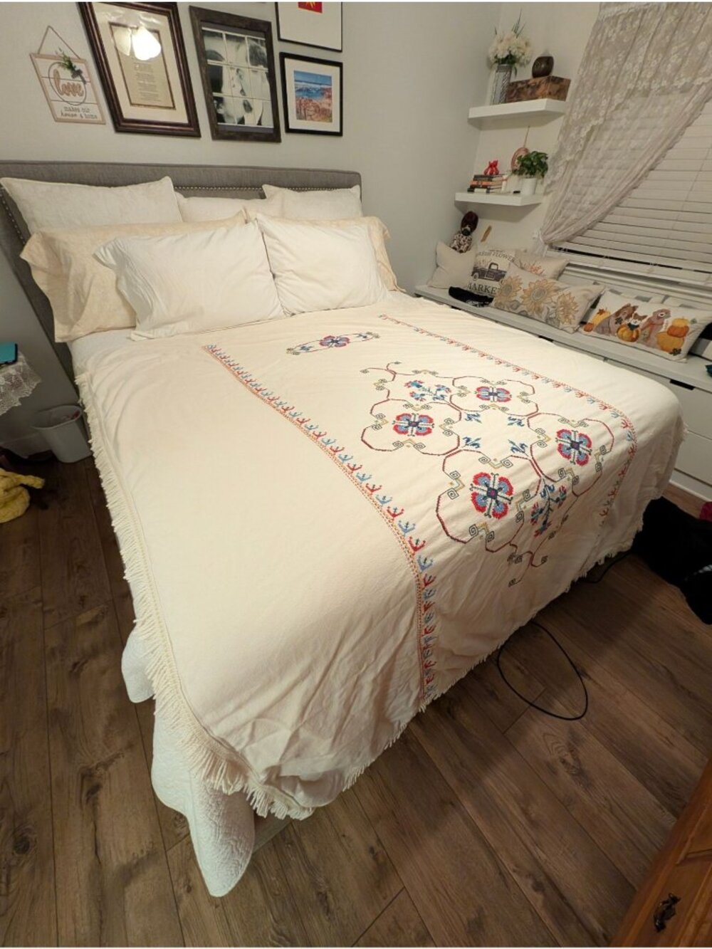 Vintage Floral Embroidered Cream Bedspread With Fringe Queen Size Cotton Blend H